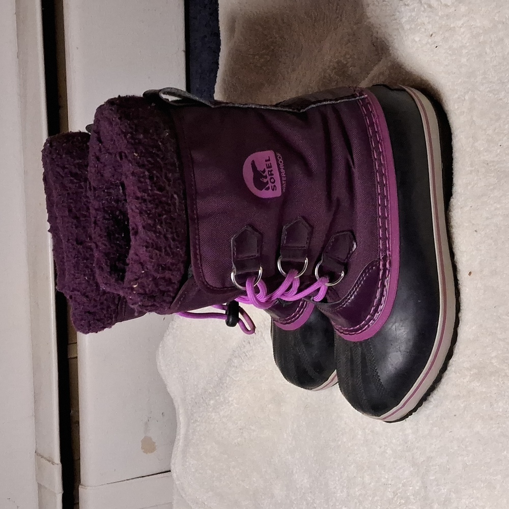 Sorel woman's size 6 waterproof maroon /purple  boots